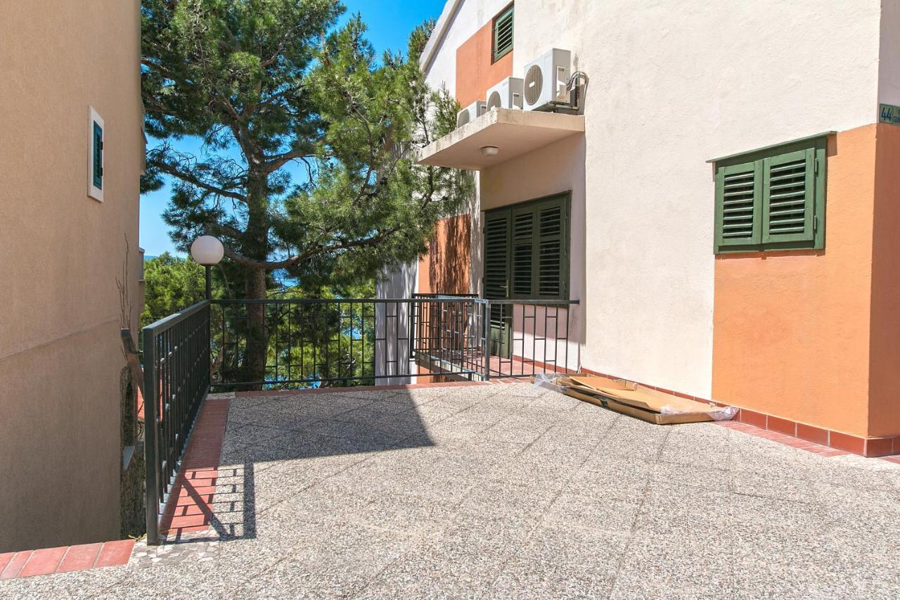 Apartments by the sea Brela, Makarska - 16950 Bagian luar foto